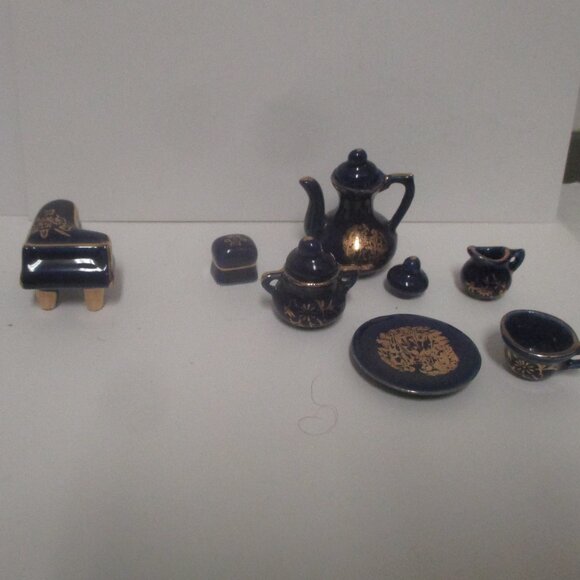 Vintage Miniature Dollhouse Cobalt 7-Pc Porcelain Dinnerware Set plus Piano - Picture 3 of 8